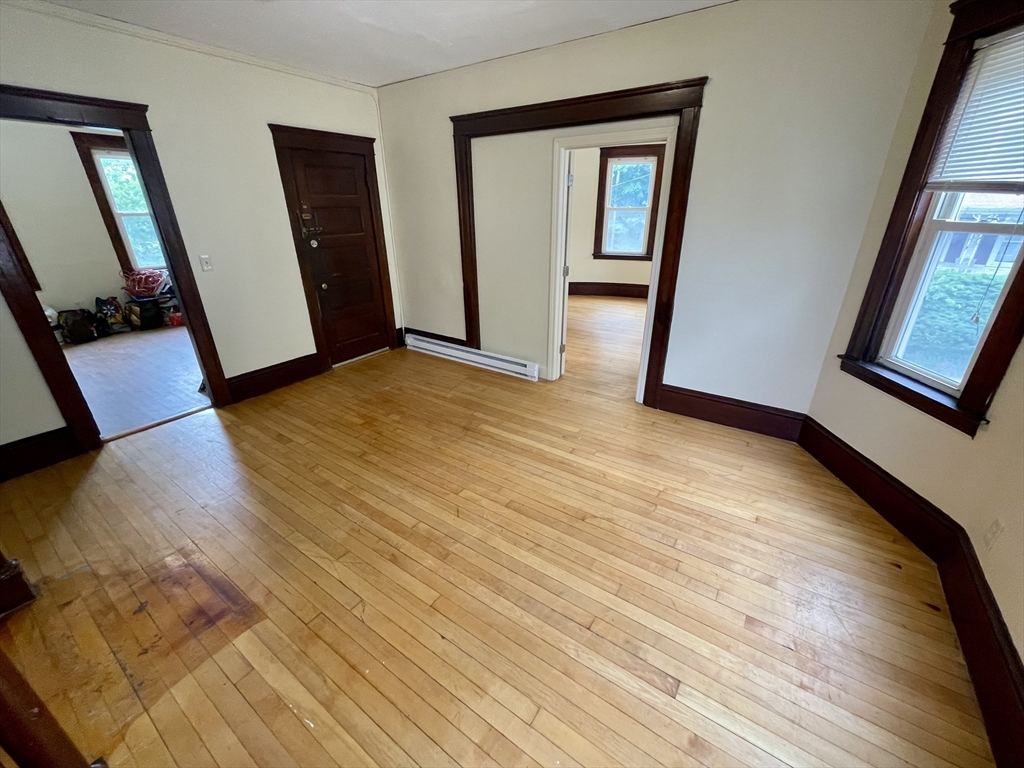3 bed, 1 bath apartment for rent at 10 Agawam St Unit 2, Worcester — photo 4 of 17