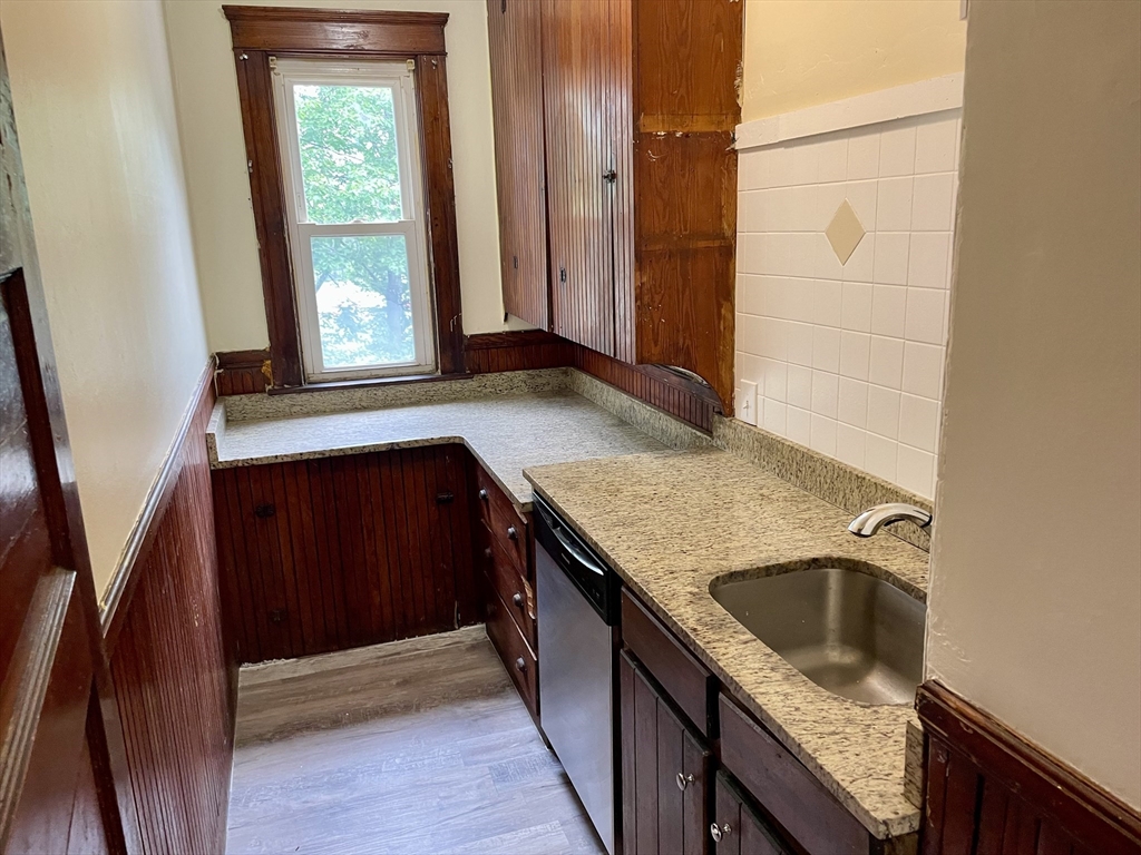 3 bed, 1 bath apartment for rent at 10 Agawam St Unit 2, Worcester — photo 16 of 17