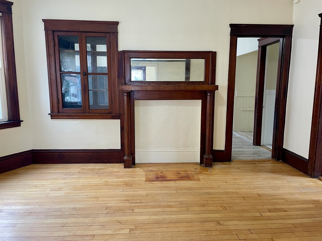 3 bed, 1 bath apartment for rent at 10 Agawam St Unit 2, Worcester — photo 5 of 17