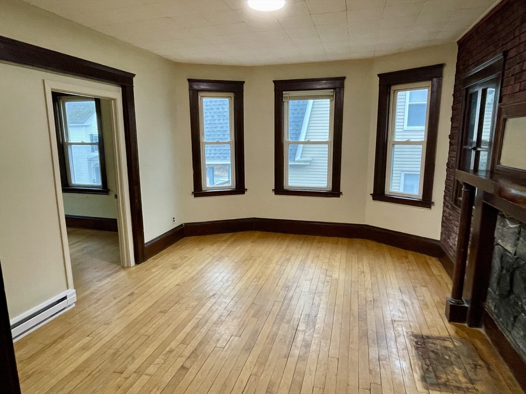 3 bed, 1 bath apartment for rent at 10 Agawam St Unit 3, Worcester — photo 3 of 22