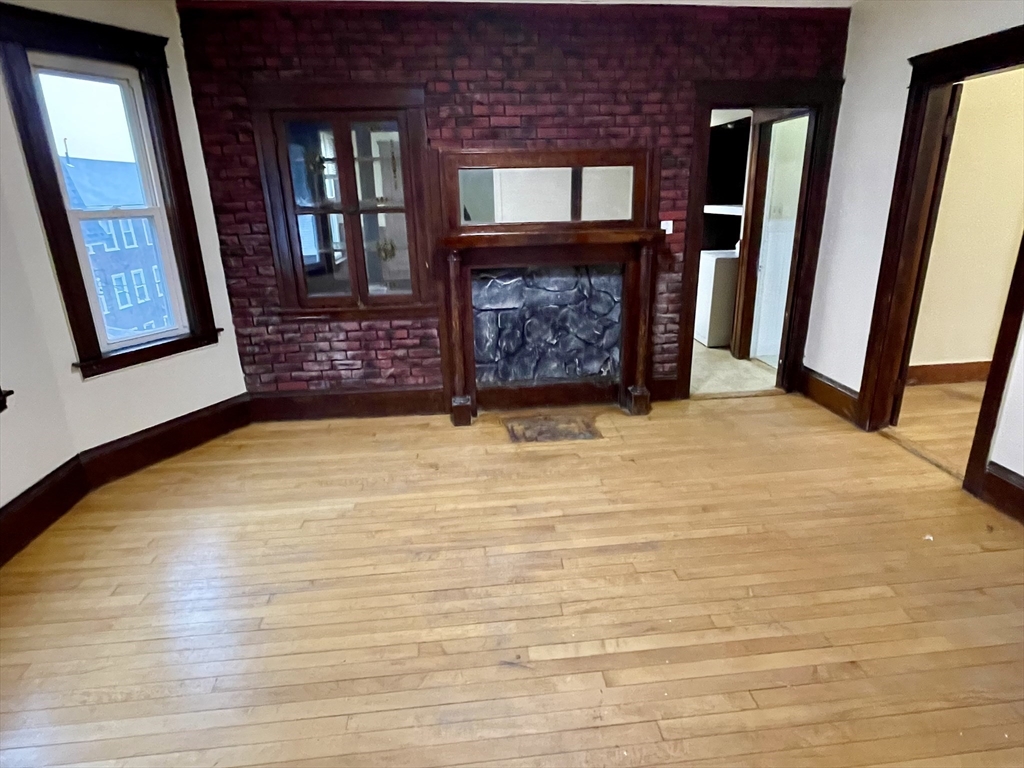 3 bed, 1 bath apartment for rent at 10 Agawam St Unit 3, Worcester — photo 2 of 22