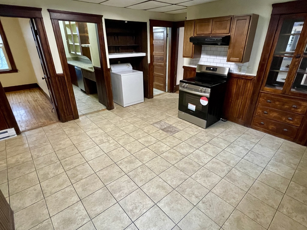 3 bed, 1 bath apartment for rent at 10 Agawam St Unit 3, Worcester — photo 12 of 22