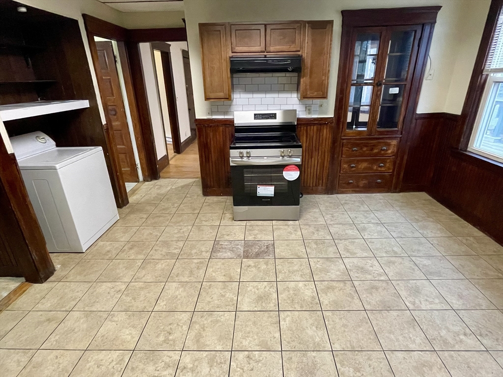 3 bed, 1 bath apartment for rent at 10 Agawam St Unit 3, Worcester — photo 15 of 22