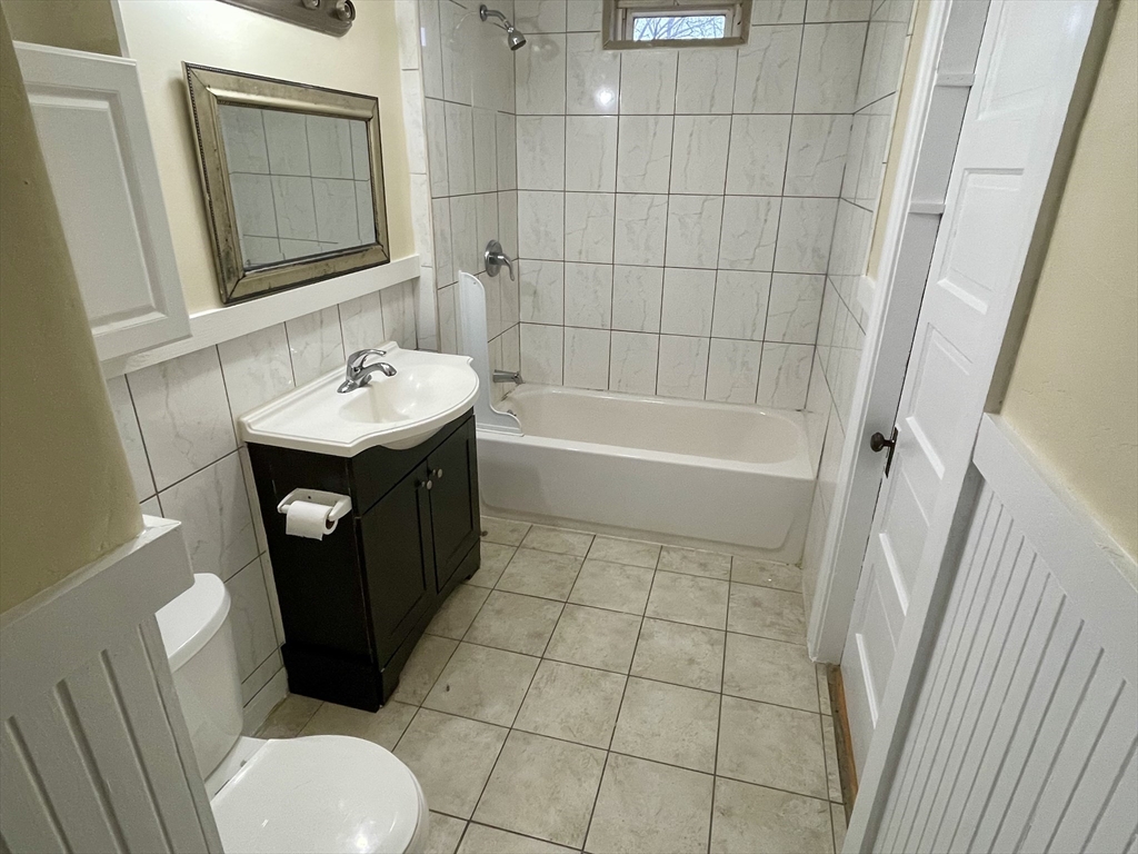 3 bed, 1 bath apartment for rent at 10 Agawam St Unit 3, Worcester — photo 10 of 22