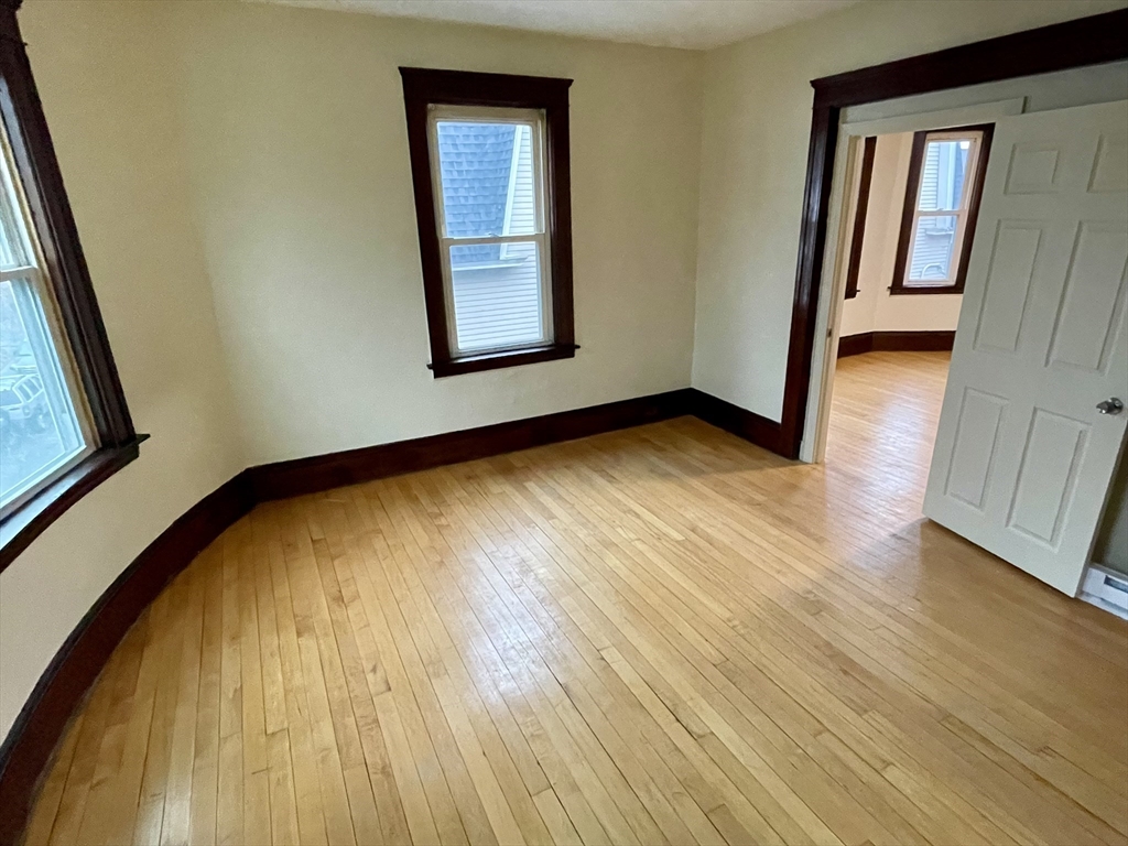 3 bed, 1 bath apartment for rent at 10 Agawam St Unit 3, Worcester — photo 5 of 22