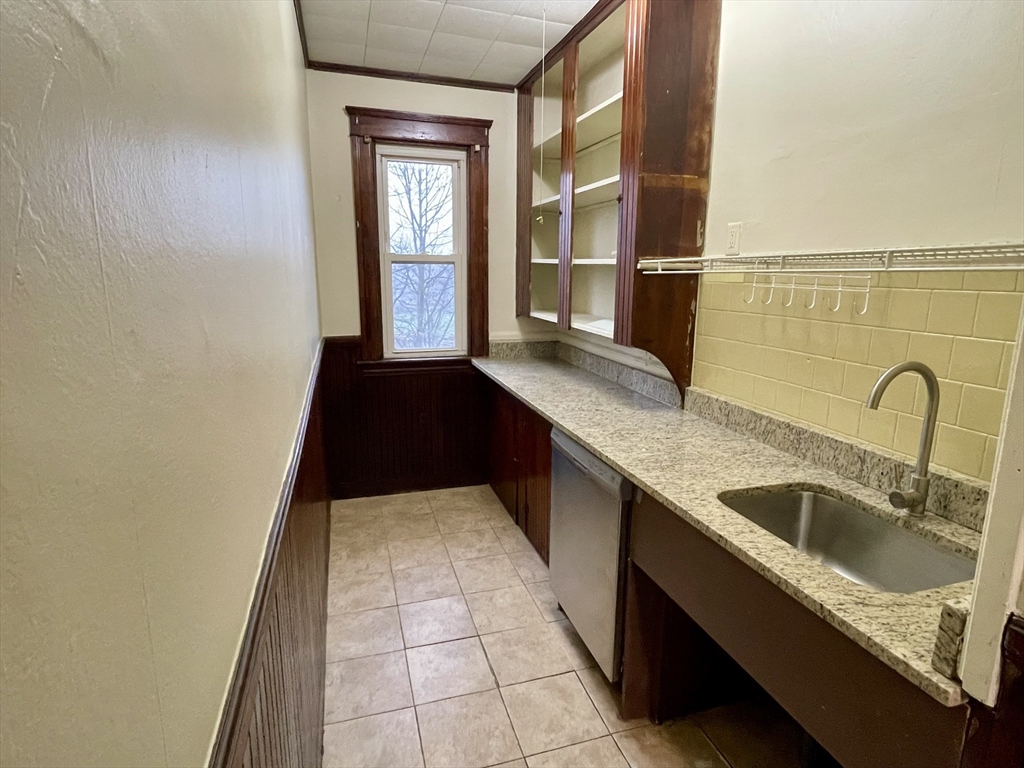 3 bed, 1 bath apartment for rent at 10 Agawam St Unit 3, Worcester — photo 16 of 22