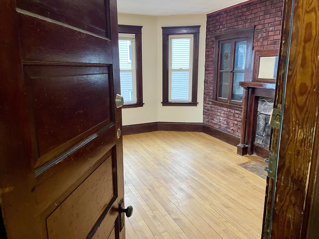 3 bed, 1 bath apartment for rent at 10 Agawam St Unit 3, Worcester — photo 1 of 22