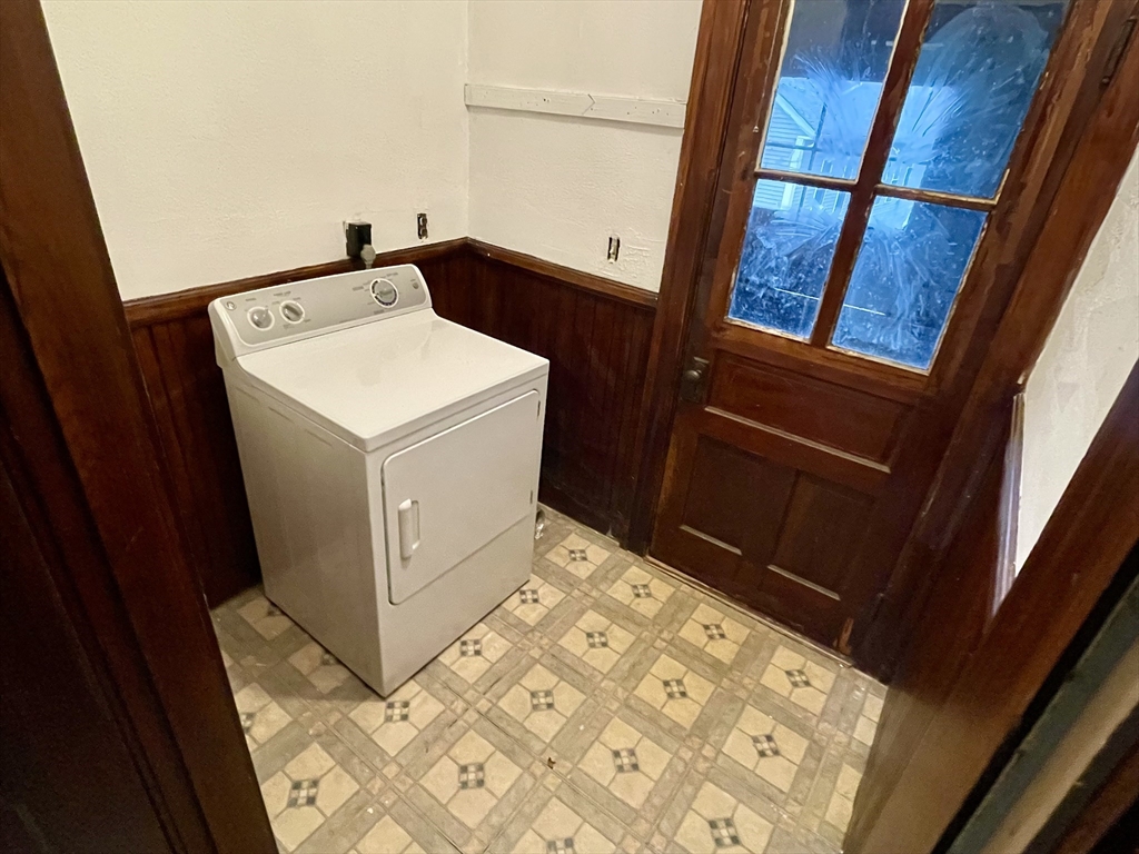 3 bed, 1 bath apartment for rent at 10 Agawam St Unit 3, Worcester — photo 20 of 22