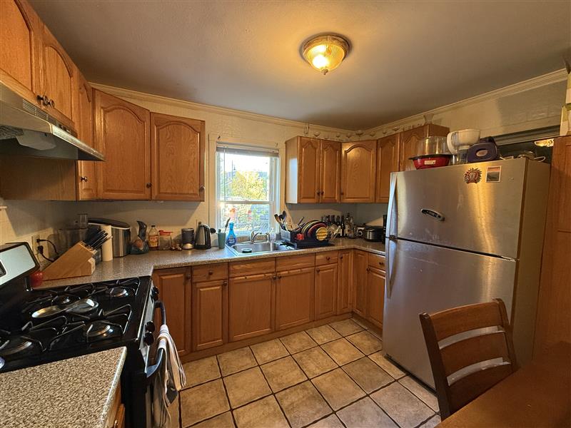 2 bed, 2 bath apartment for rent at 10 Allen St Unit 1, Ward Two — photo 2 of 12