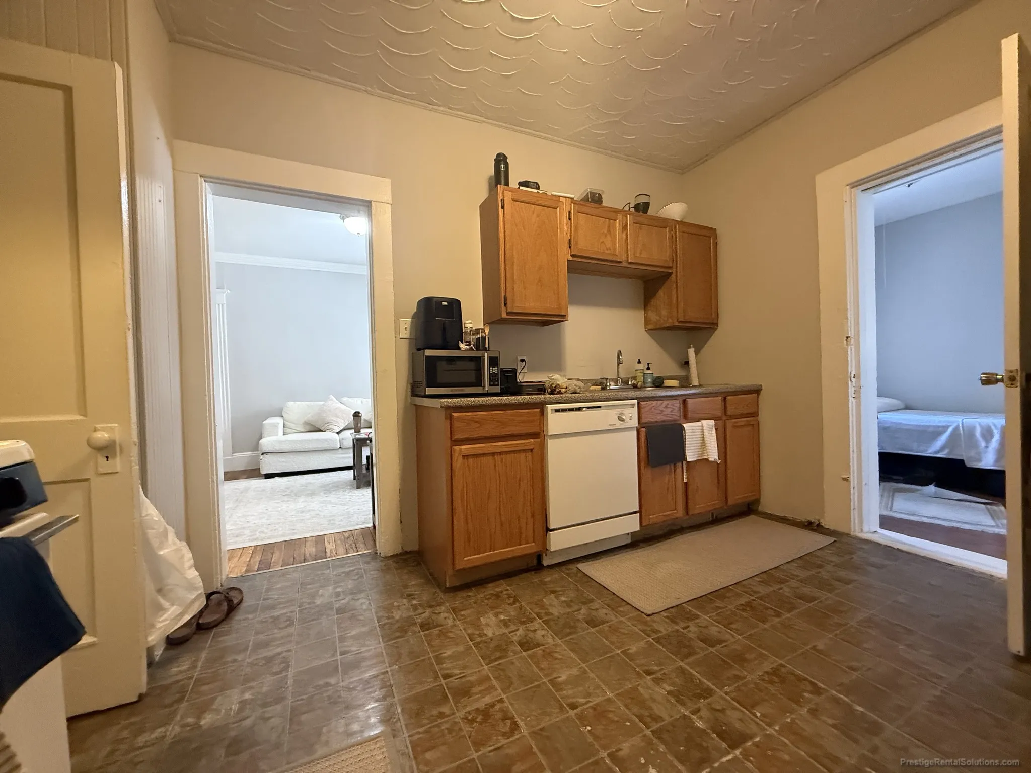 2 bed, 1 bath apartment for rent at 10 Allston St Unit 8, Brighton — photo 6 of 15