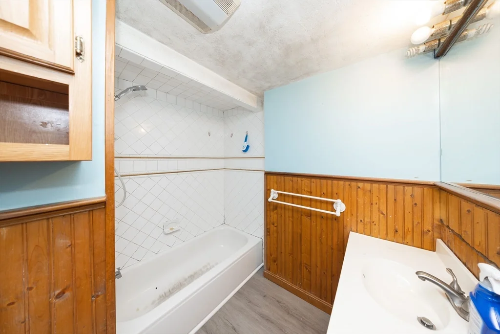 3 bed, 2 bath apartment for rent at 10 Alpine Unit 1, Worcester — photo 11 of 16