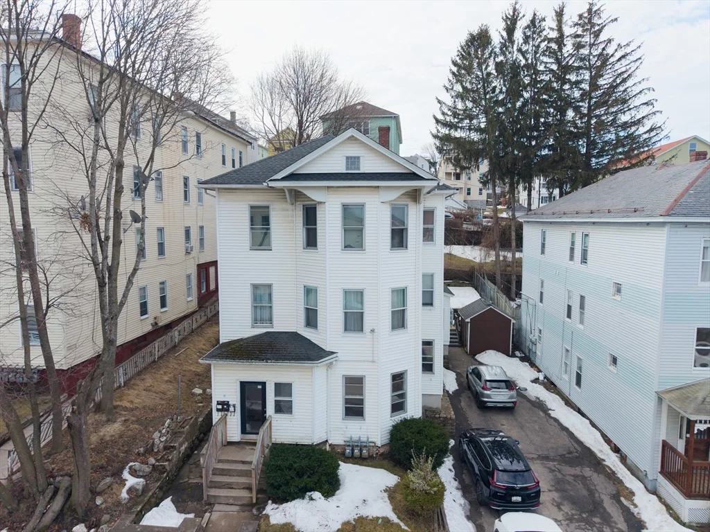 3 bed, 2 bath apartment for rent at 10 Alpine Unit 1, Worcester — photo 1 of 16
