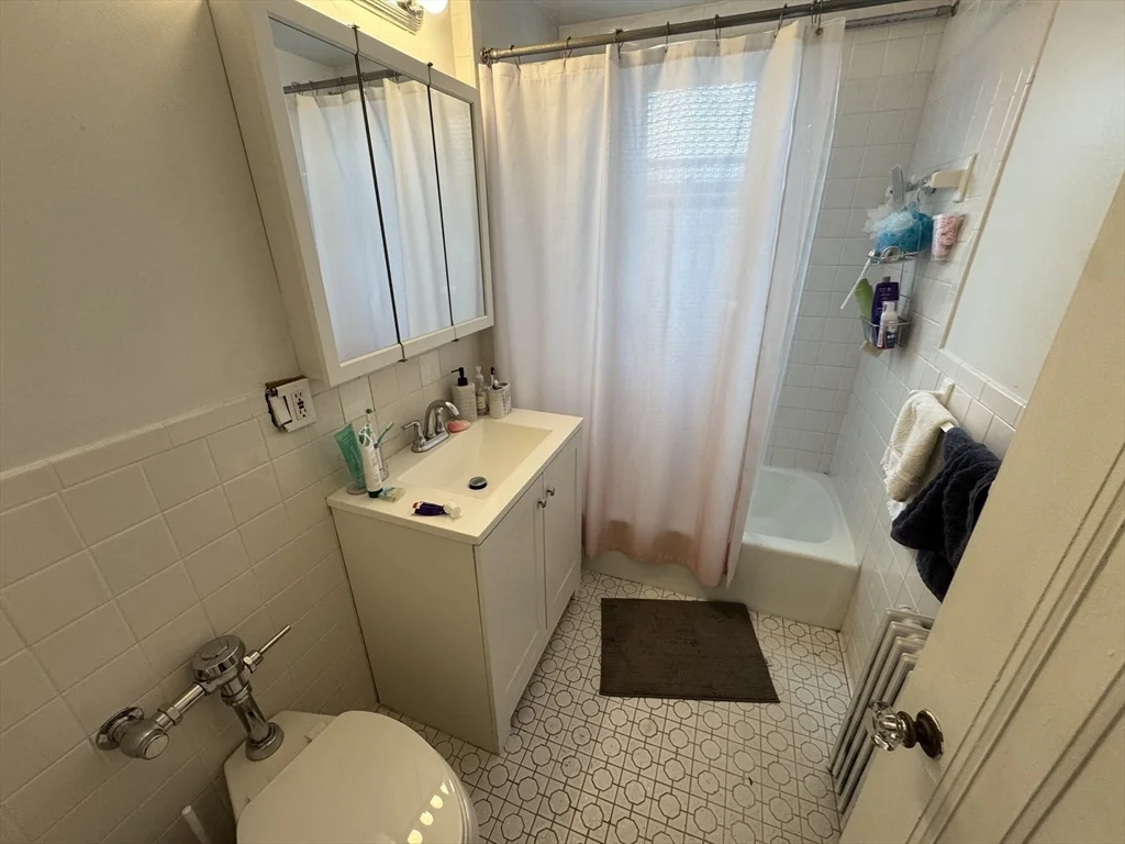 4 bed, 2 bath apartment for rent at 10 Alton Ct Unit 02A, Coolidge Corner — photo 9 of 10