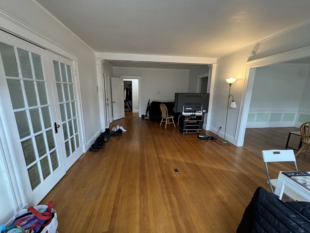 4 bed, 2 bath apartment for rent at 10 Alton Ct Unit 02A, Coolidge Corner — photo 3 of 10