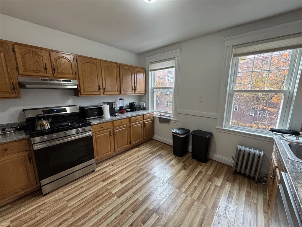 4 bed, 2 bath apartment for rent at 10 Alton Ct Unit 02A, Coolidge Corner — photo 4 of 10