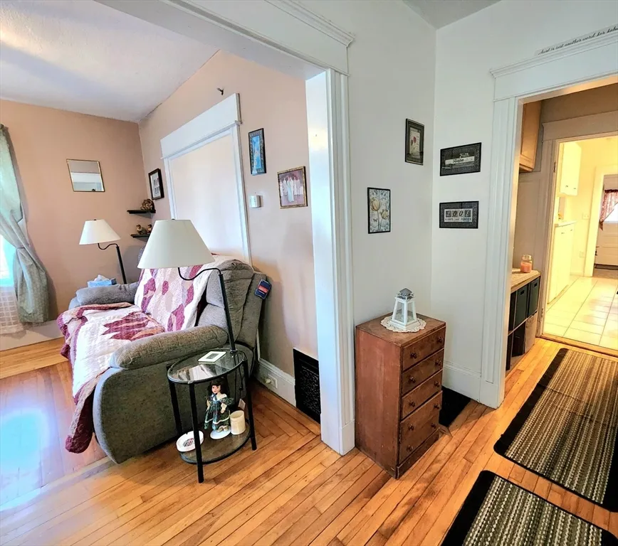 2 bed, 1 bath apartment for rent at 10 Alton Rd Unit 10, Quincy — photo 3 of 19