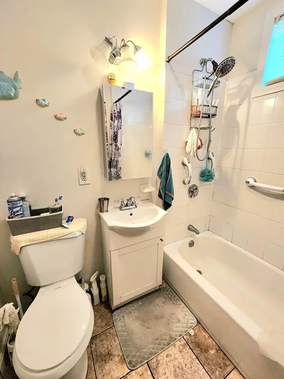 2 bed, 1 bath apartment for rent at 10 Alton Rd Unit 10, Quincy — photo 8 of 19