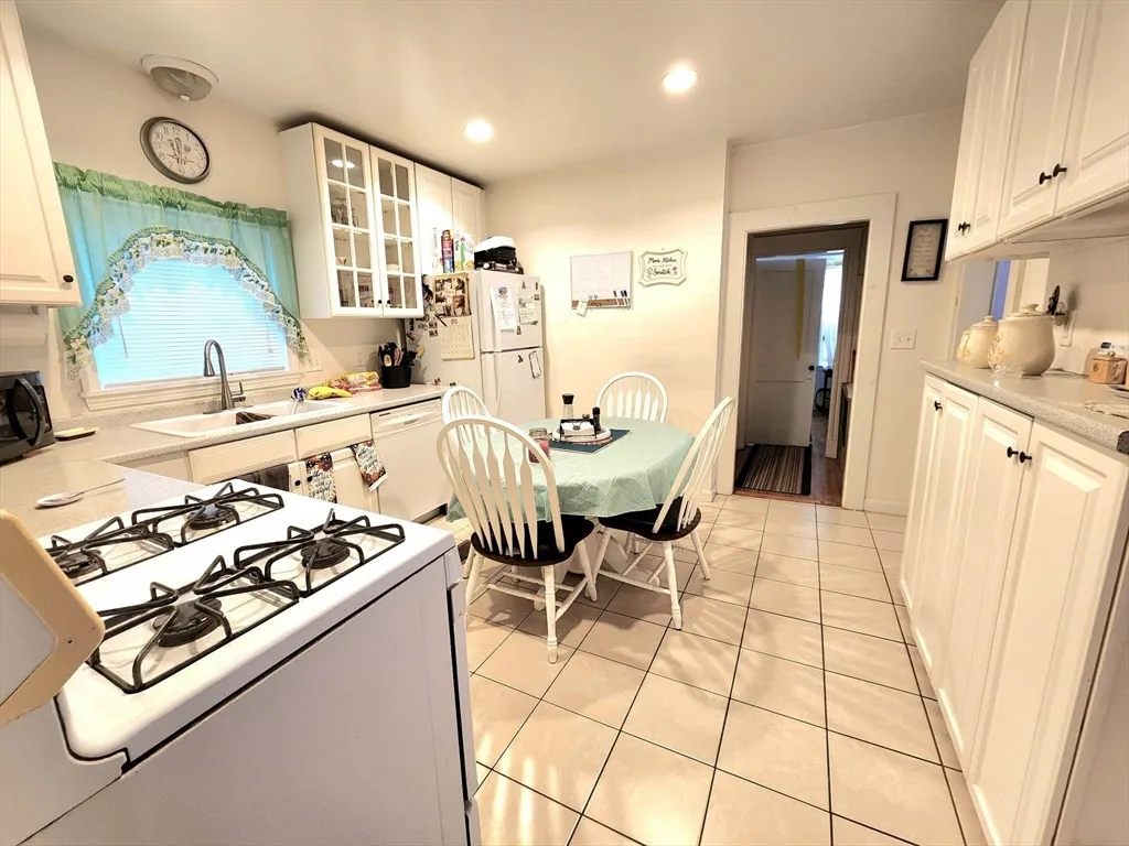 2 bed, 1 bath apartment for rent at 10 Alton Rd Unit 10, Quincy — photo 5 of 19