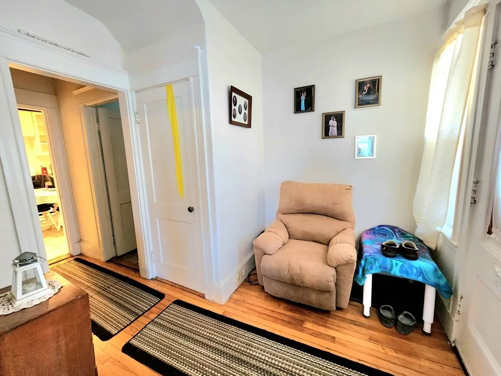 2 bed, 1 bath apartment for rent at 10 Alton Rd Unit 10, Quincy — photo 4 of 19