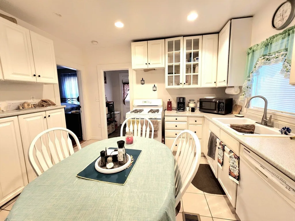 2 bed, 1 bath apartment for rent at 10 Alton Rd Unit 10, Quincy — photo 16 of 19