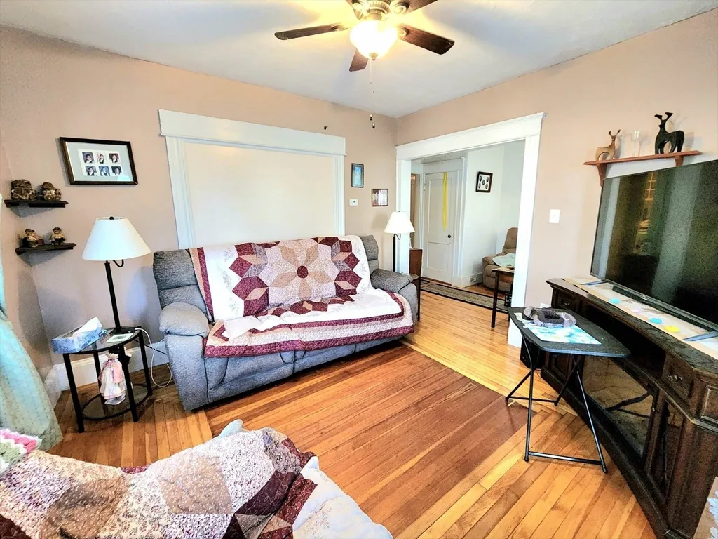 2 bed, 1 bath apartment for rent at 10 Alton Rd Unit 10, Quincy — photo 2 of 19