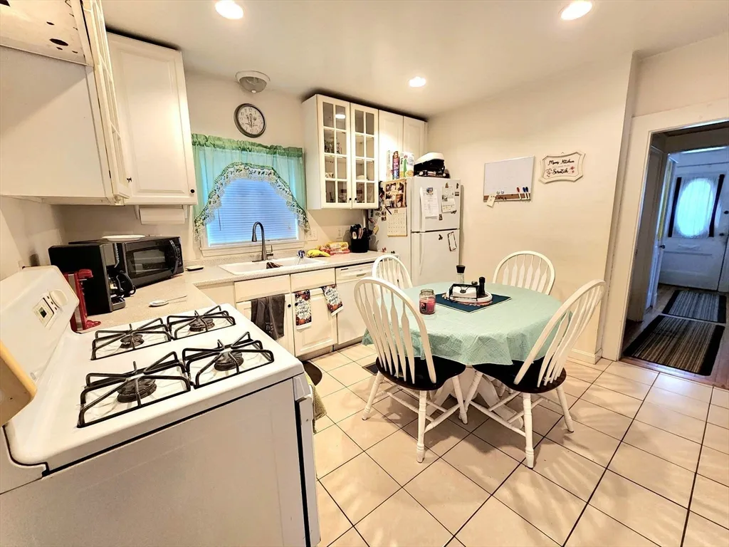 2 bed, 1 bath apartment for rent at 10 Alton Rd Unit 10, Quincy — photo 10 of 19