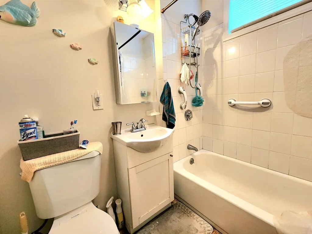2 bed, 1 bath apartment for rent at 10 Alton Rd Unit 10, Quincy — photo 9 of 19