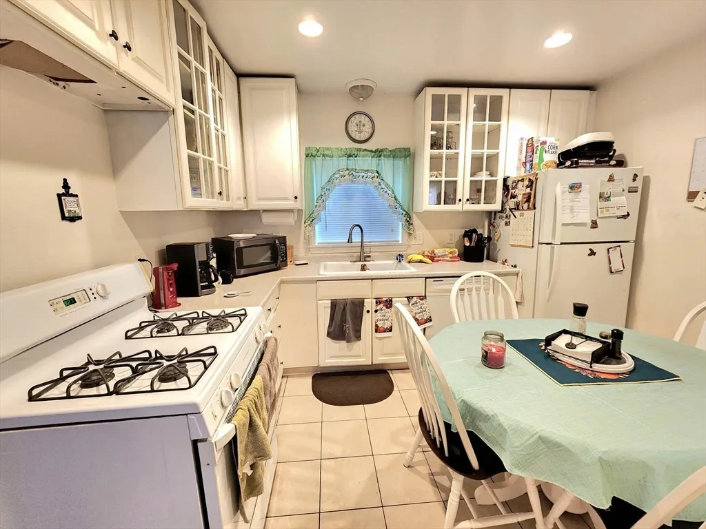 2 bed, 1 bath apartment for rent at 10 Alton Rd Unit 10, Quincy — photo 7 of 19