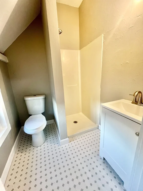 2 bed, 1 bath apartment for rent at 10 Ames Pl Unit 2, Marlborough — photo 4 of 7