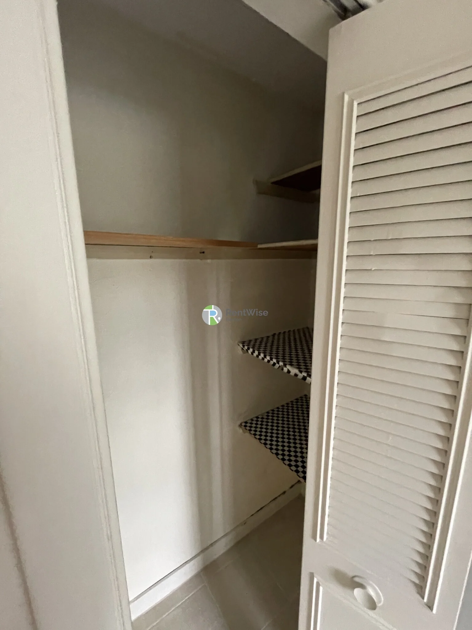 Studio bed, 1 bath apartment for rent at 10 Armington St Unit 1, Allston — photo 8 of 9