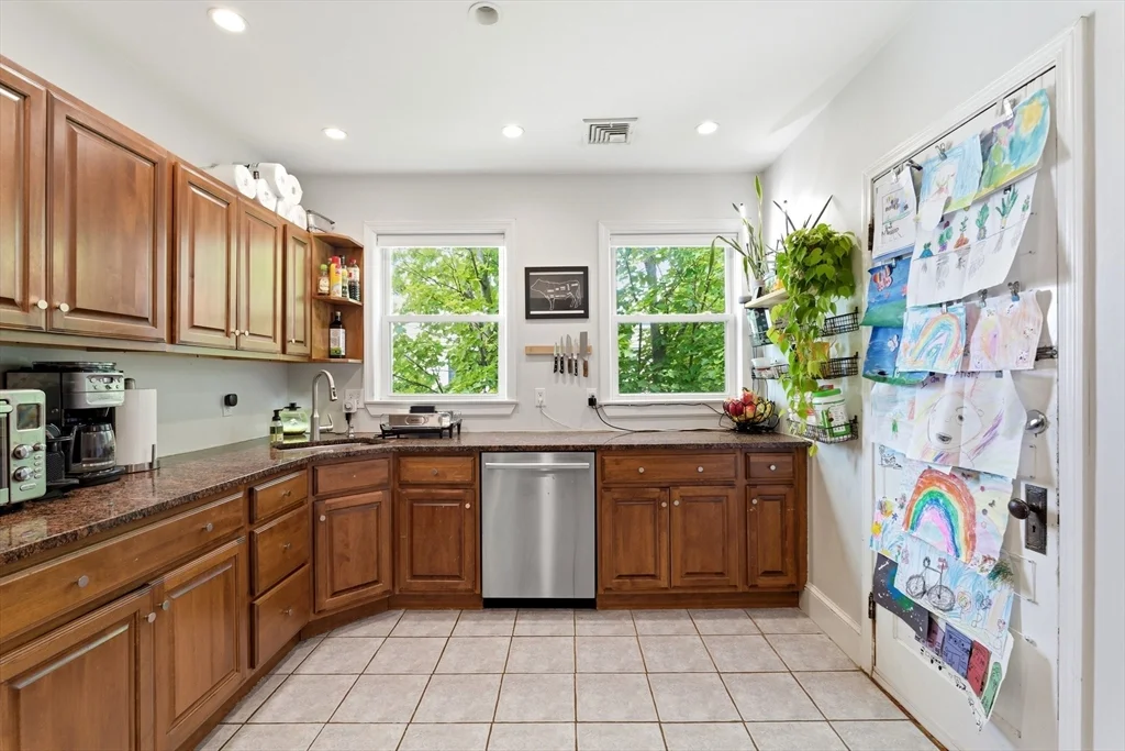 3 bed, 1 bath apartment for rent at 10 Ashmont Ct Unit 3, Dorchester — photo 6 of 21