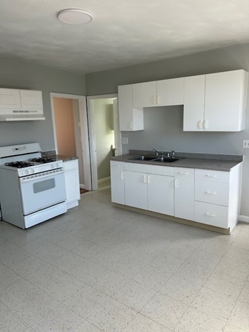 3 bed, 1 bath apartment for rent at 10 Baker St Unit 2, Bristol — photo 1 of 13