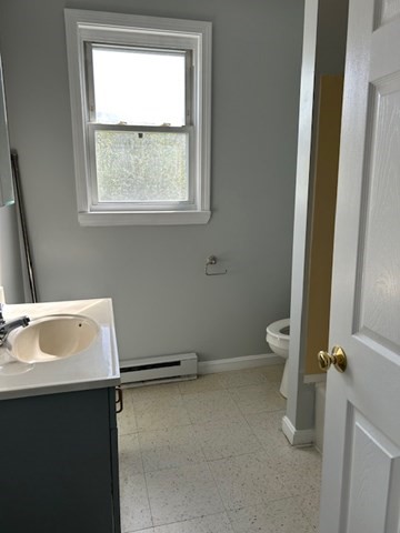 3 bed, 1 bath apartment for rent at 10 Baker St Unit 2, Bristol — photo 13 of 13