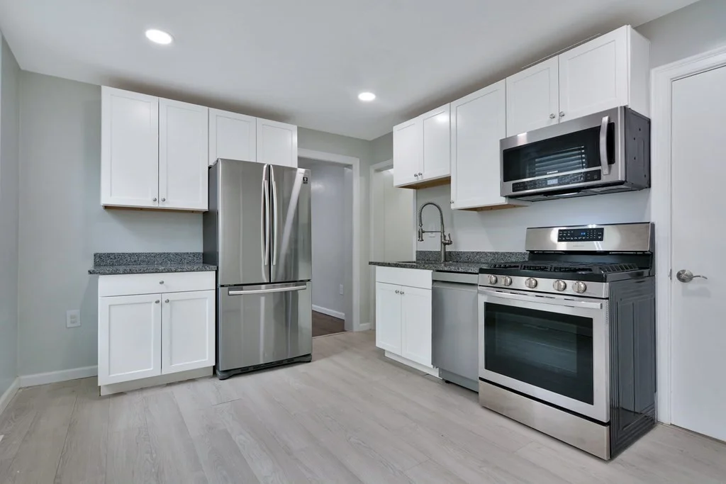 2 bed, 1 bath apartment for rent at 10 Bartlett St Unit A, Haverhill — photo 4 of 14