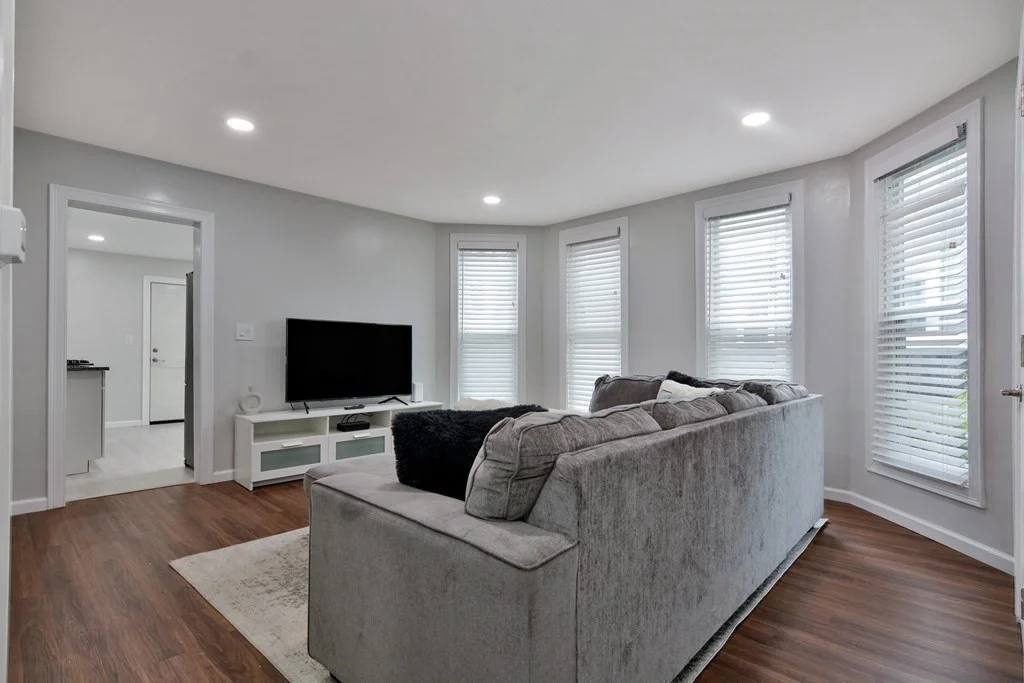 2 bed, 1 bath apartment for rent at 10 Bartlett St Unit A, Haverhill — photo 3 of 14
