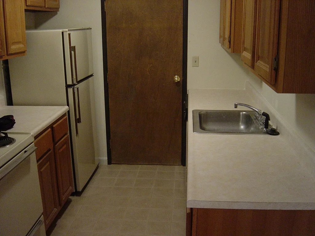 1 bed, 1 bath apartment for rent at 10 Basswood Ave Unit B-6, North Attleboro — photo 3 of 5