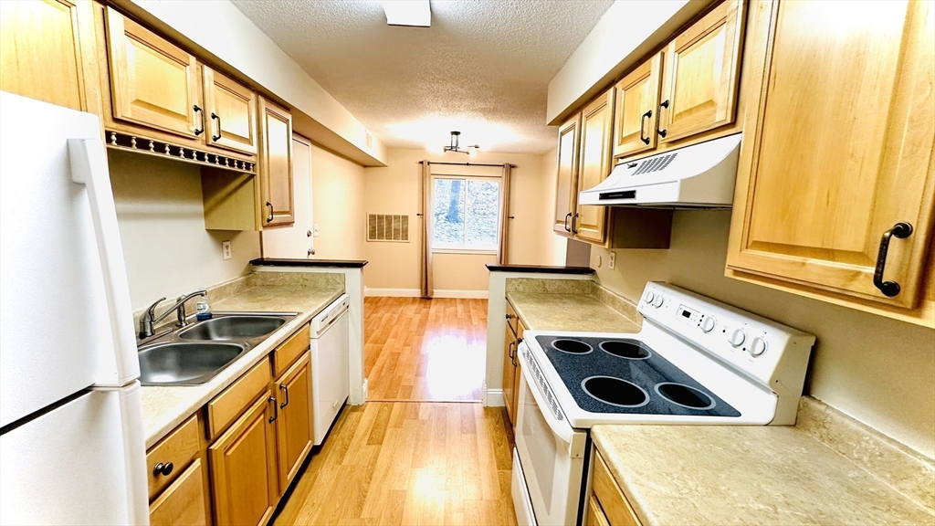 1 bed, 1 bath apartment for rent at 10 Beals Cove Rd Unit B, West Hingham — photo 1 of 13