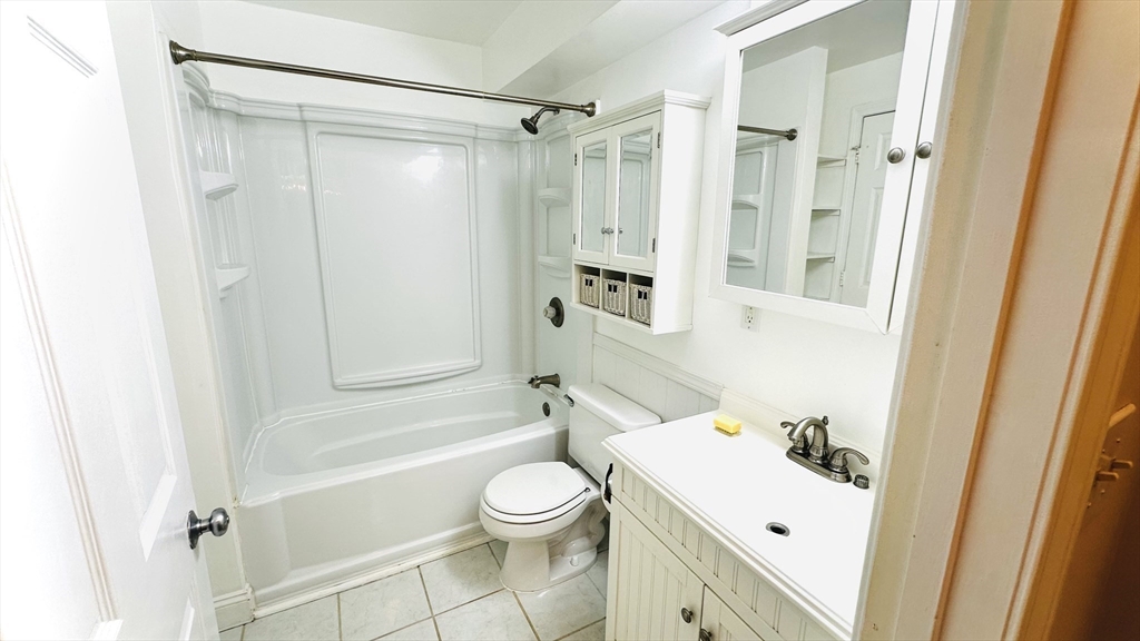 1 bed, 1 bath apartment for rent at 10 Beals Cove Rd Unit B, West Hingham — photo 6 of 13