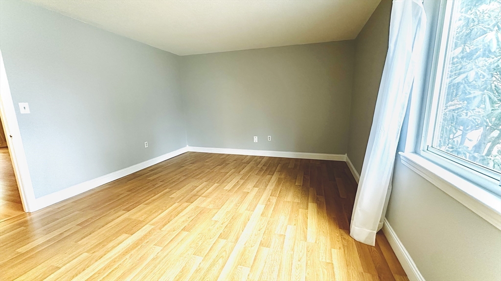 1 bed, 1 bath apartment for rent at 10 Beals Cove Rd Unit B, West Hingham — photo 4 of 13