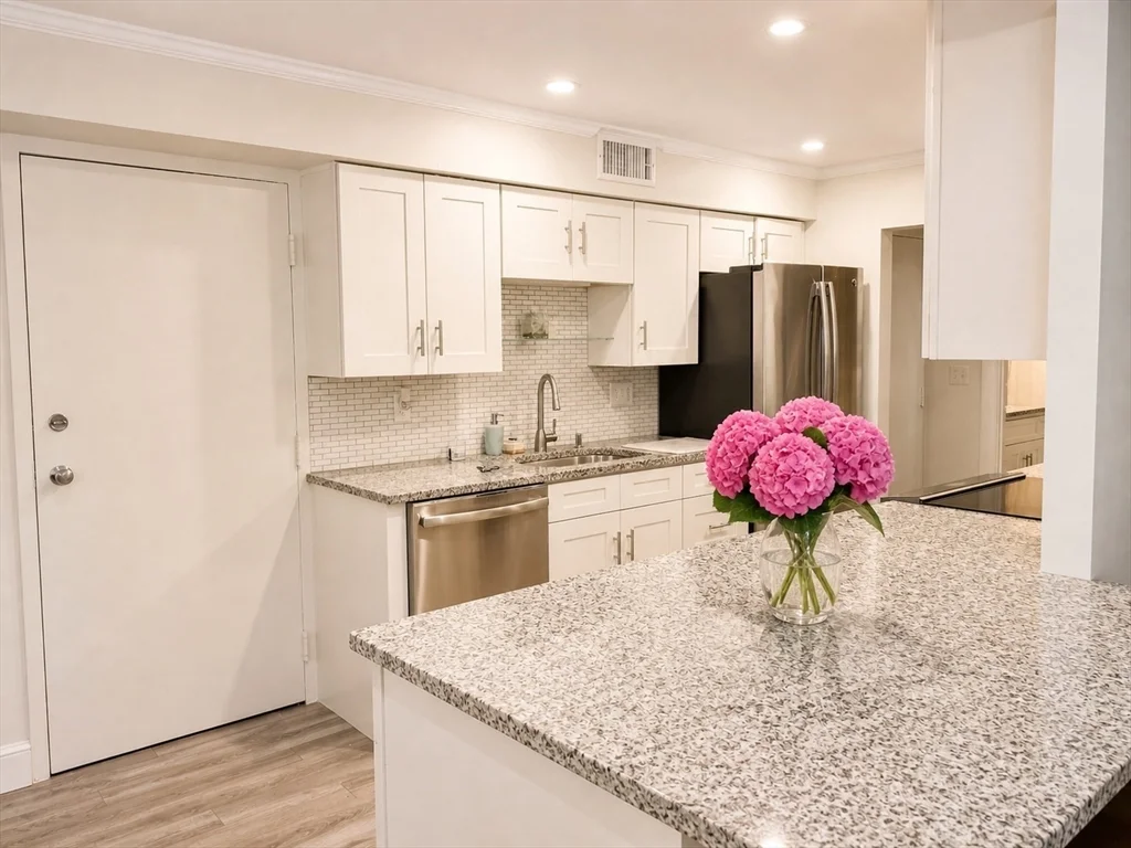 1 bed, 1 bath apartment for rent at 10 Beals Cove Rd Unit J, Hingham — photo 2 of 10