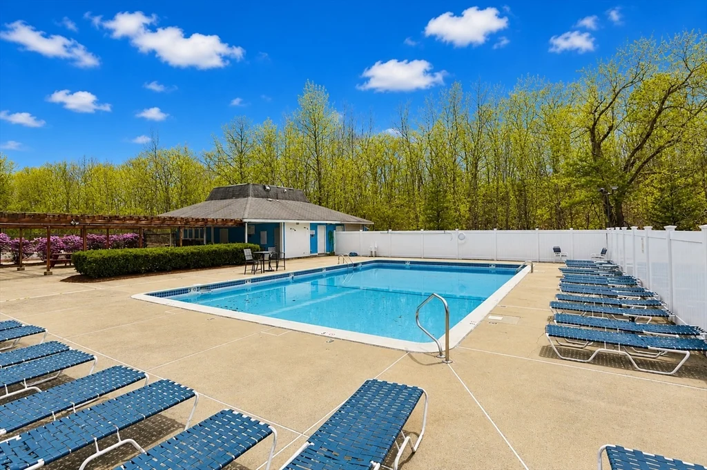 1 bed, 1 bath apartment for rent at 10 Beals Cove Rd Unit J, Hingham — photo 10 of 10