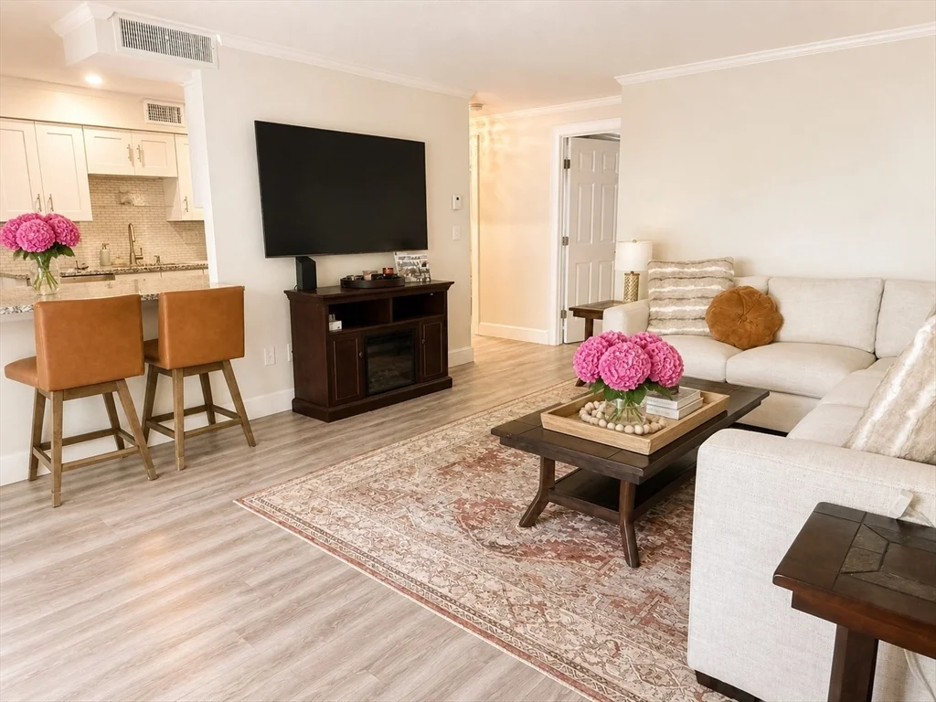 1 bed, 1 bath apartment for rent at 10 Beals Cove Rd Unit J, Hingham — photo 4 of 10