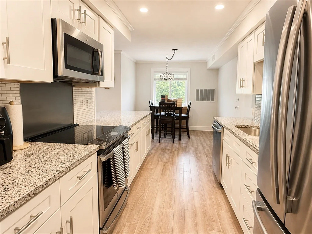 1 bed, 1 bath apartment for rent at 10 Beals Cove Rd Unit J, Hingham — photo 3 of 10