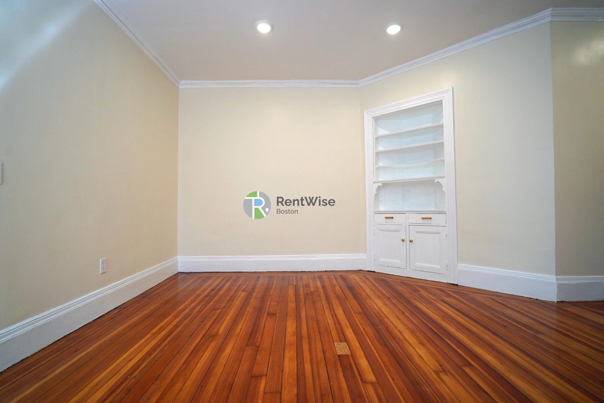 3 bed, 1.5 bath apartment for rent at 10 Beals St Unit 4, North Brookline — photo 5 of 26