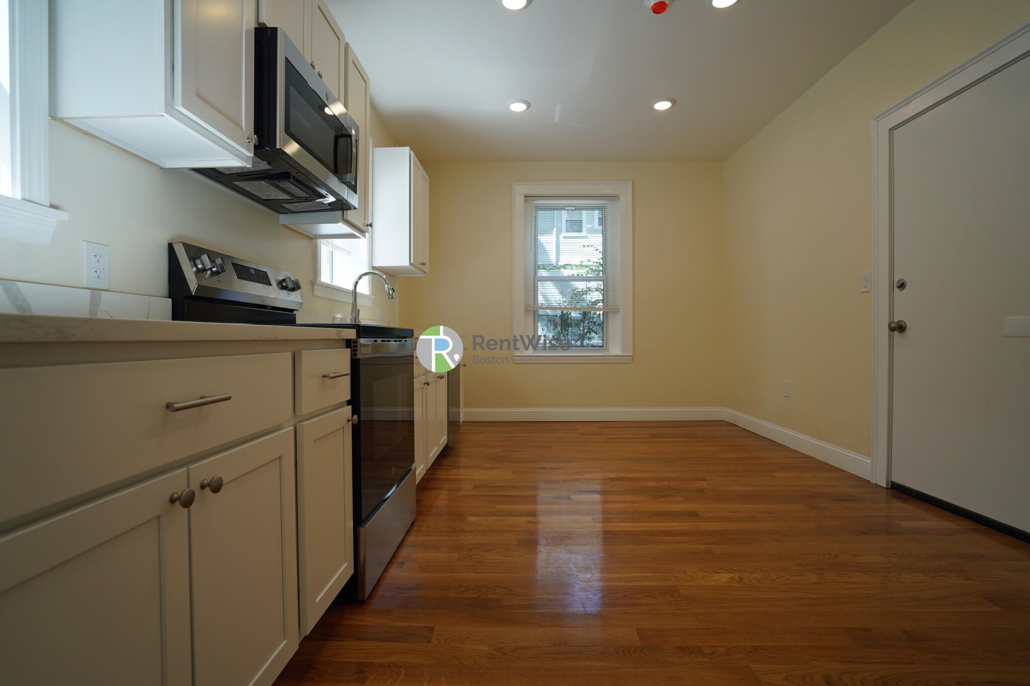 3 bed, 1.5 bath apartment for rent at 10 Beals St Unit 4, North Brookline — photo 6 of 26