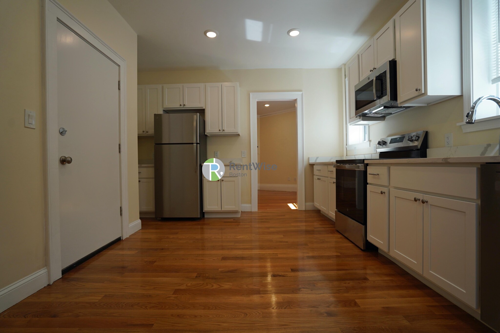 3 bed, 1.5 bath apartment for rent at 10 Beals St Unit 4, North Brookline — photo 8 of 26