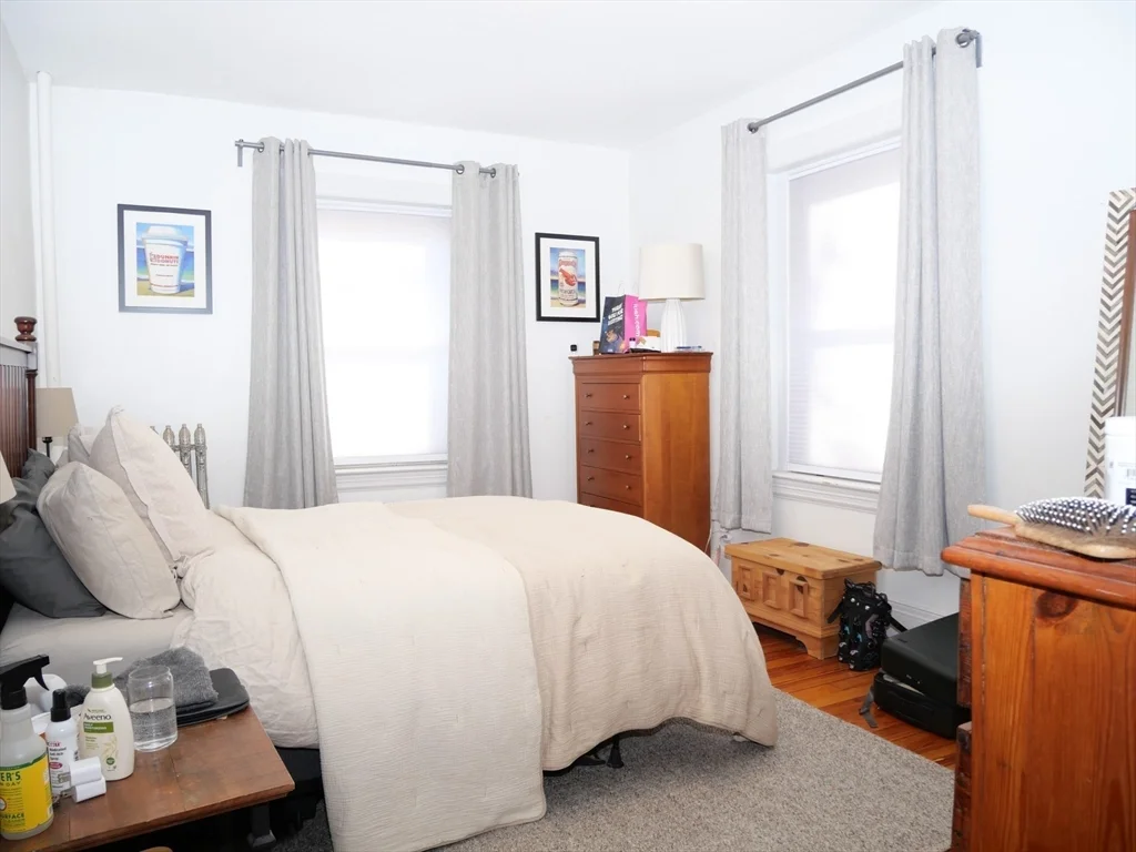 3 bed, 1 bath apartment for rent at 10 Beals Unit 1, Coolidge Corner — photo 4 of 8