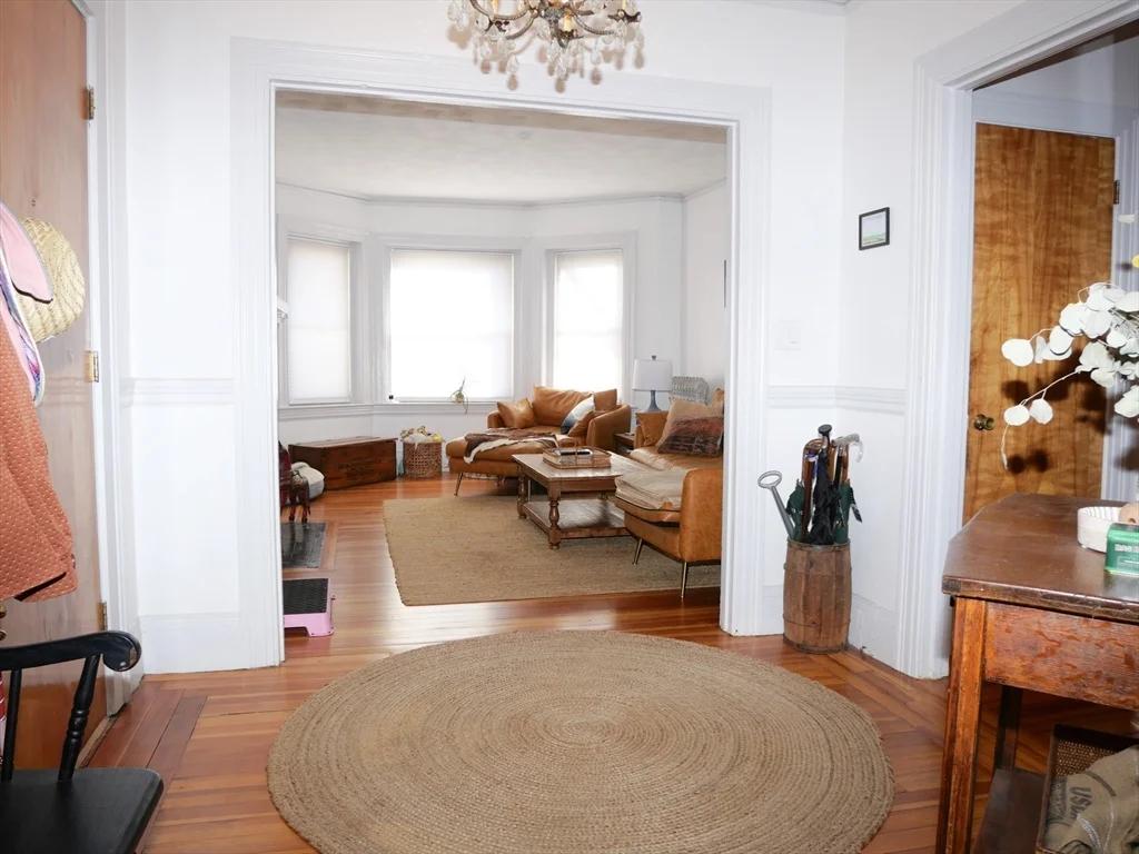 3 bed, 1 bath apartment for rent at 10 Beals Unit 1, Coolidge Corner — photo 2 of 8