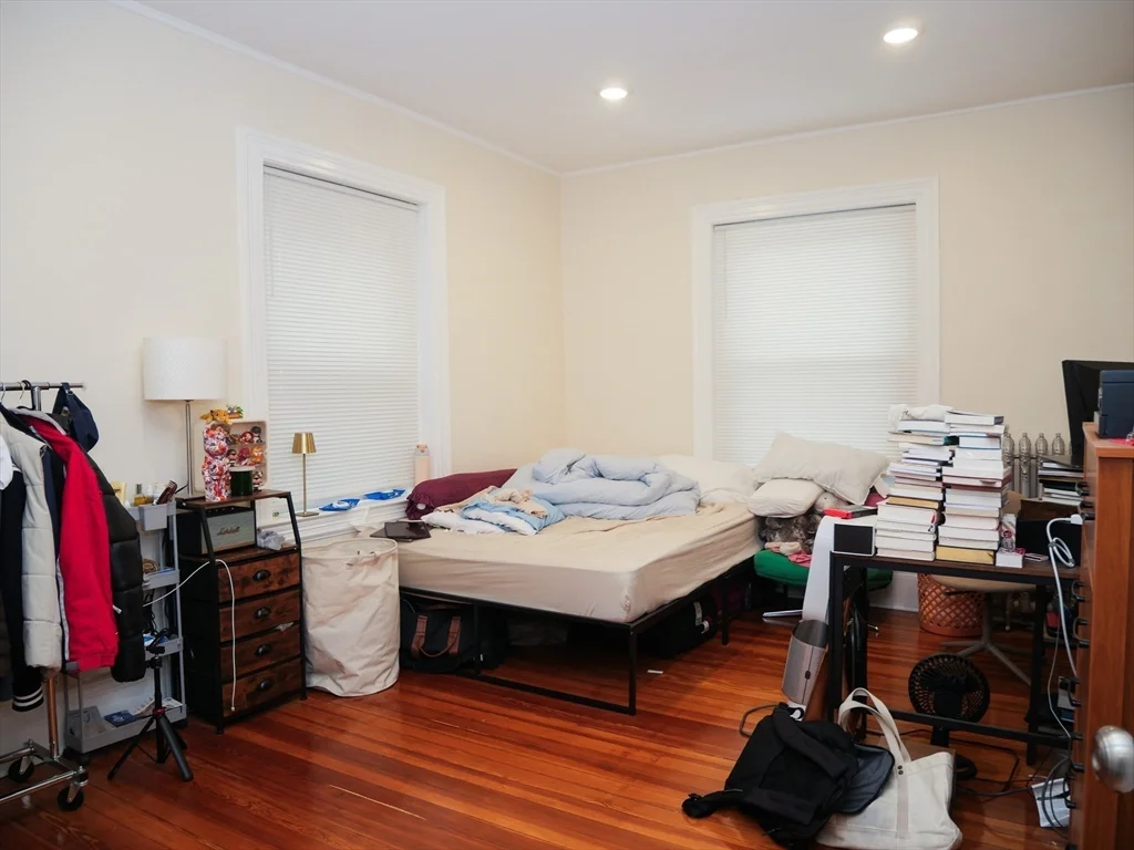 3 bed, 1 bath apartment for rent at 10 Beals Unit 2, Coolidge Corner — photo 8 of 11
