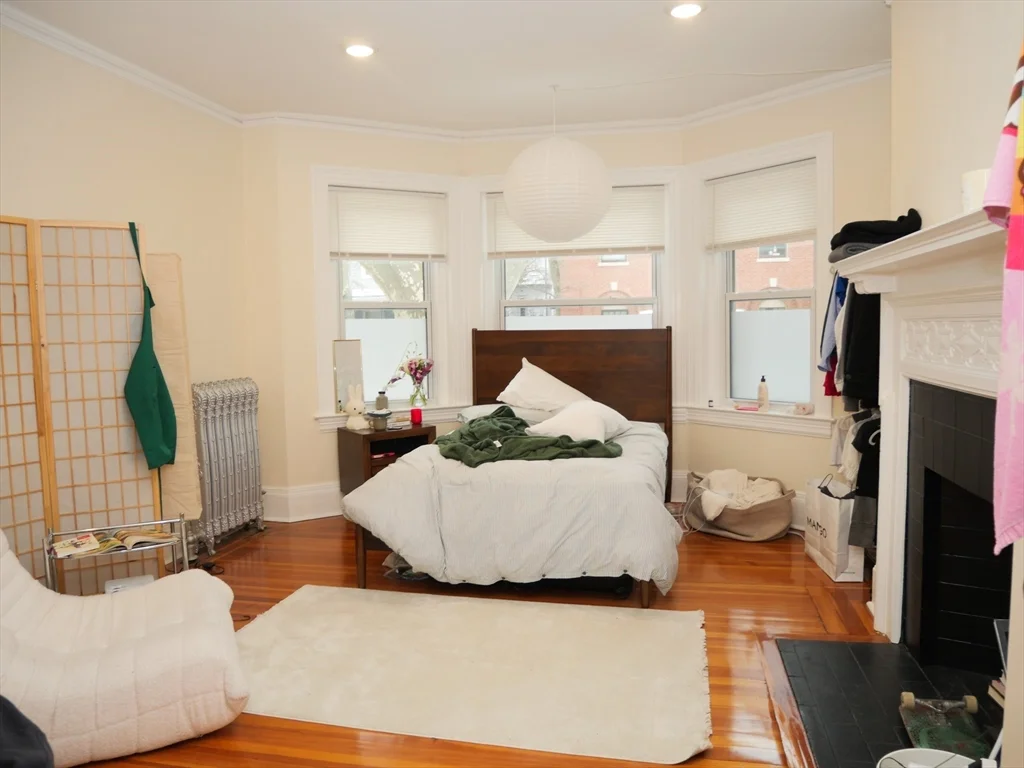 3 bed, 1 bath apartment for rent at 10 Beals Unit 2, Coolidge Corner — photo 7 of 11